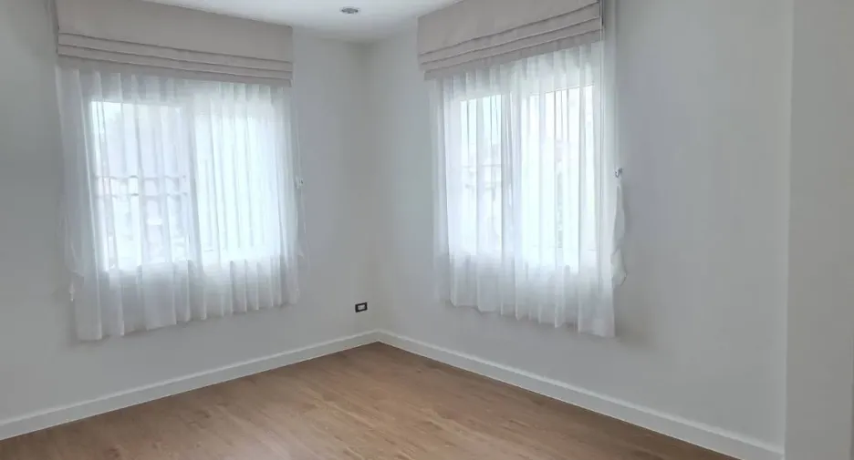 Casa en venta de 4 habitaciones en Lam Luk Ka, Pathum Thani