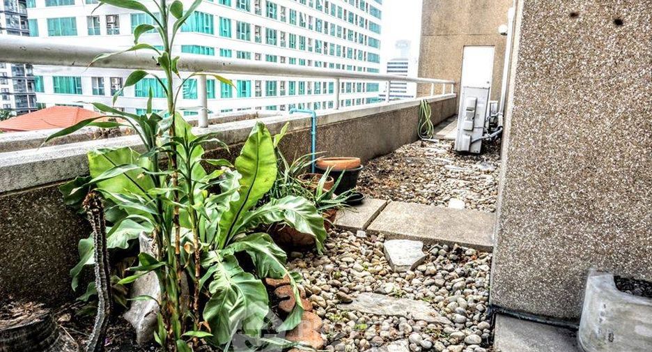 For sale 3 bedrooms condo in Watthana, Bangkok
