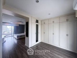 For rent 4 bedrooms condo in Sathon, Bangkok