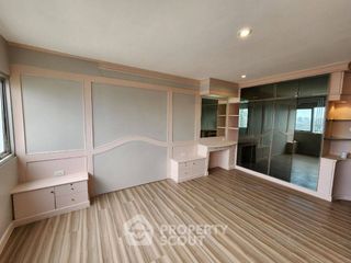Аренда 4 спальни кондо в Сатхон, Бангкок