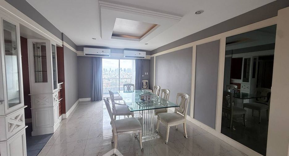 For rent 4 bedrooms condo in Sathon, Bangkok