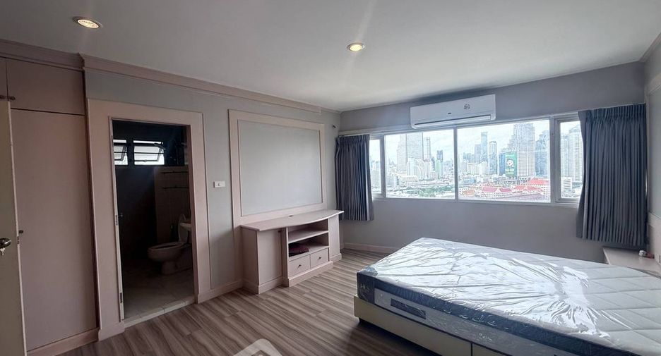 For rent 4 bedrooms condo in Sathon, Bangkok
