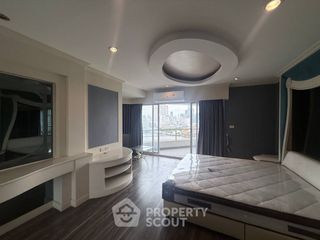 For rent 4 bedrooms condo in Sathon, Bangkok