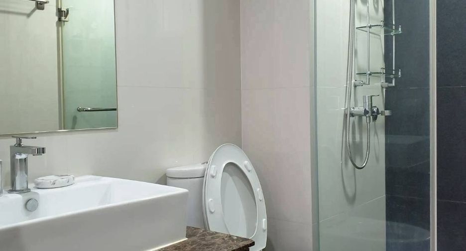 Wohnung zur Miete mit 2 Zimmer in Pathum Wan, Bangkok