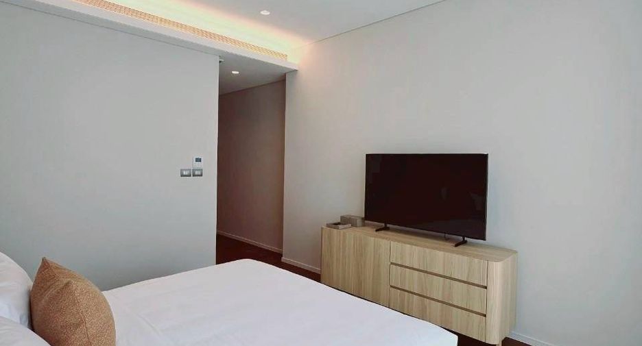 For rent 2 bedrooms condo in Pathum Wan, Bangkok