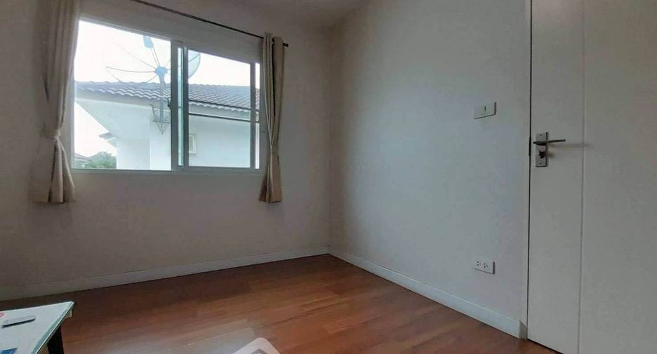 For sale 3 bedrooms house in Khlong Sam Wa, Bangkok