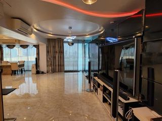 For sale 2 bedrooms condo in Chatuchak, Bangkok
