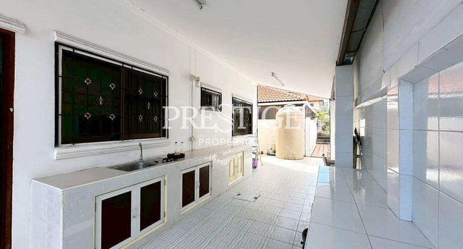 For rent 5 bedrooms house in East Pattaya, Pattaya