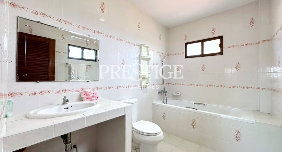 For rent 5 bedrooms house in East Pattaya, Pattaya