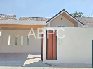 Haus zur Miete mit 3 Zimmer in Bang Lamung, Chonburi