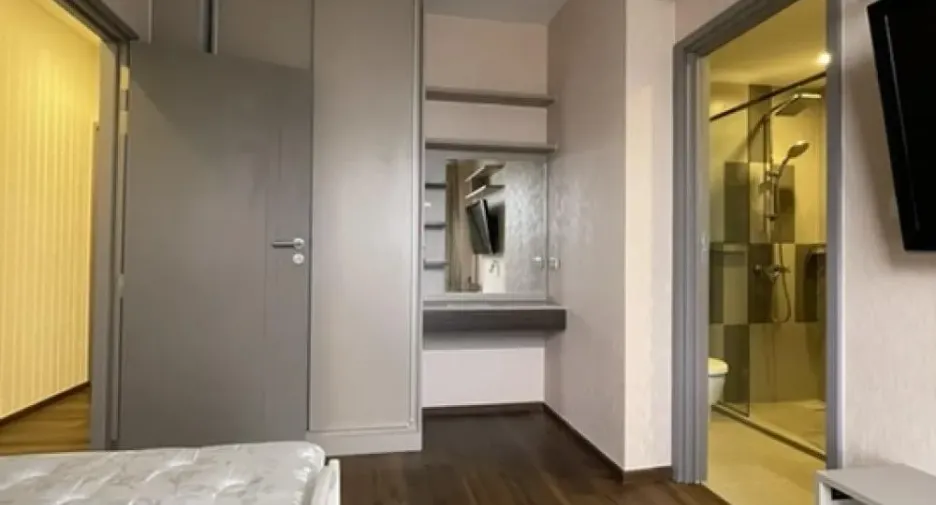 Wohnung zur Miete mit 3 Zimmer in Khlong San, Bangkok