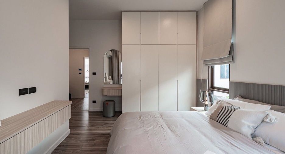 Casa en venta y en alquiler de 4 habitaciones en Bang Kapi, Bangkok