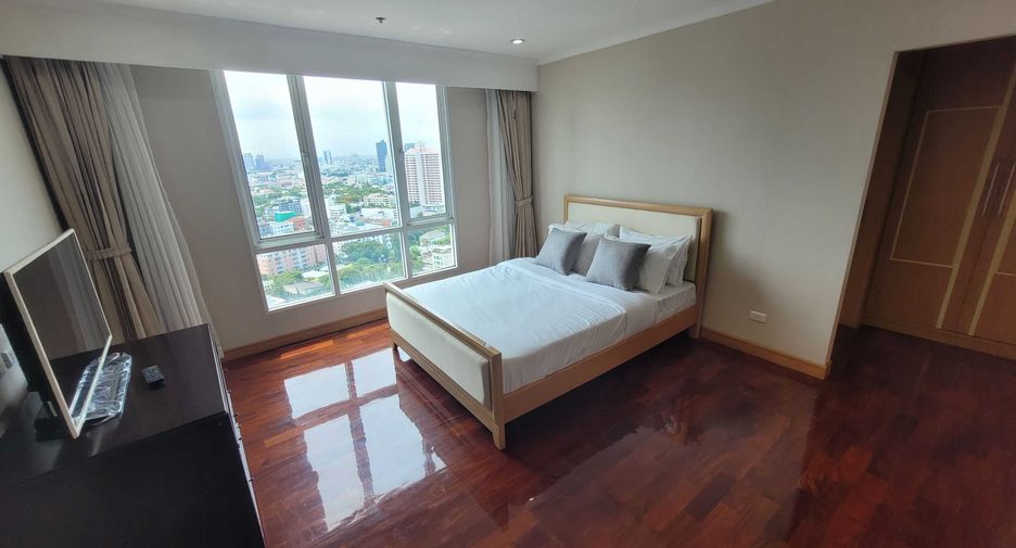 For rent 3 bedrooms condo in Watthana, Bangkok