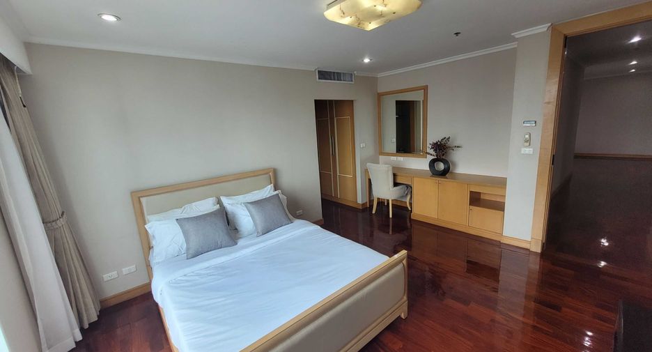 For rent 3 bedrooms condo in Watthana, Bangkok