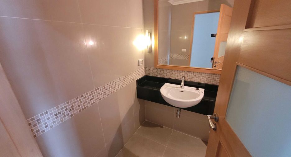 For rent 3 bedrooms condo in Watthana, Bangkok