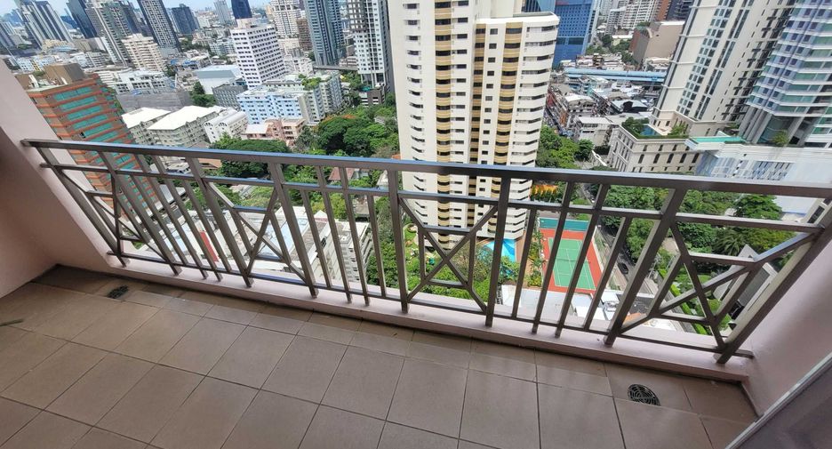 For rent 3 bedrooms condo in Watthana, Bangkok