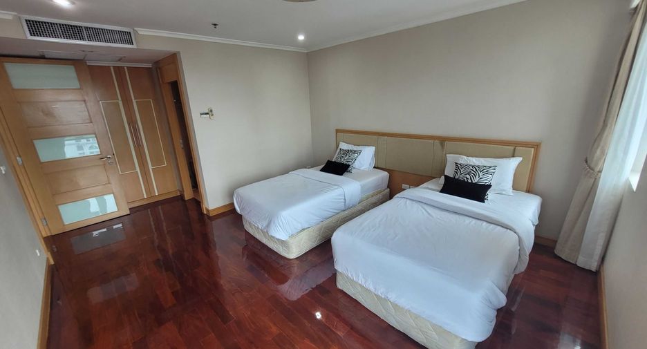 For rent 3 bedrooms condo in Watthana, Bangkok