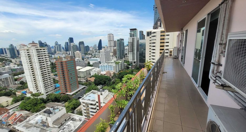 For rent 3 bedrooms condo in Watthana, Bangkok