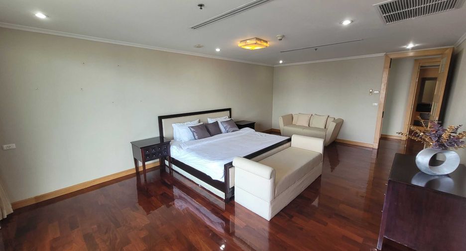 For rent 3 bedrooms condo in Watthana, Bangkok