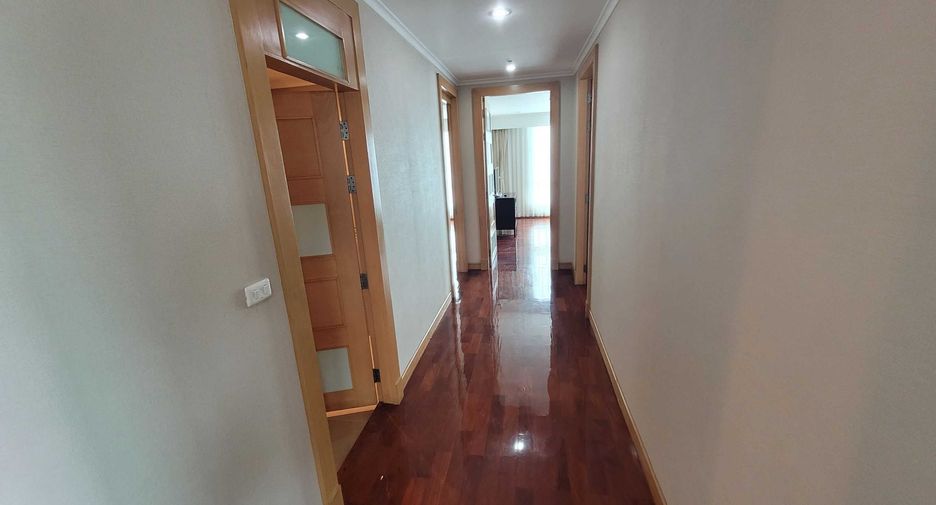 For rent 3 bedrooms condo in Watthana, Bangkok