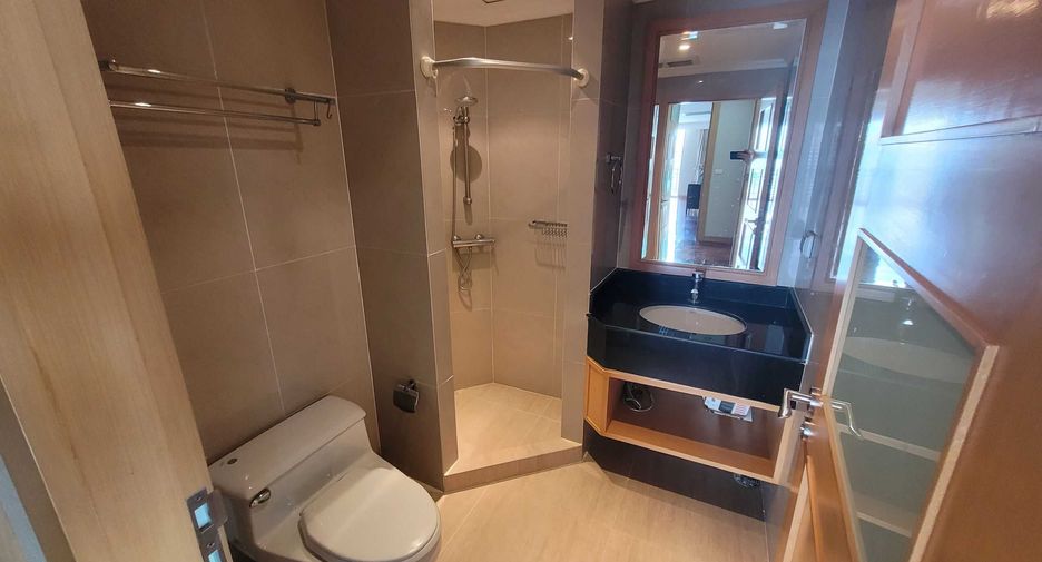 For rent 3 bedrooms condo in Watthana, Bangkok