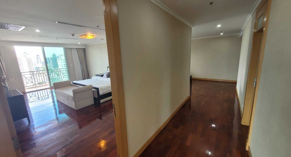 For rent 3 bedrooms condo in Watthana, Bangkok