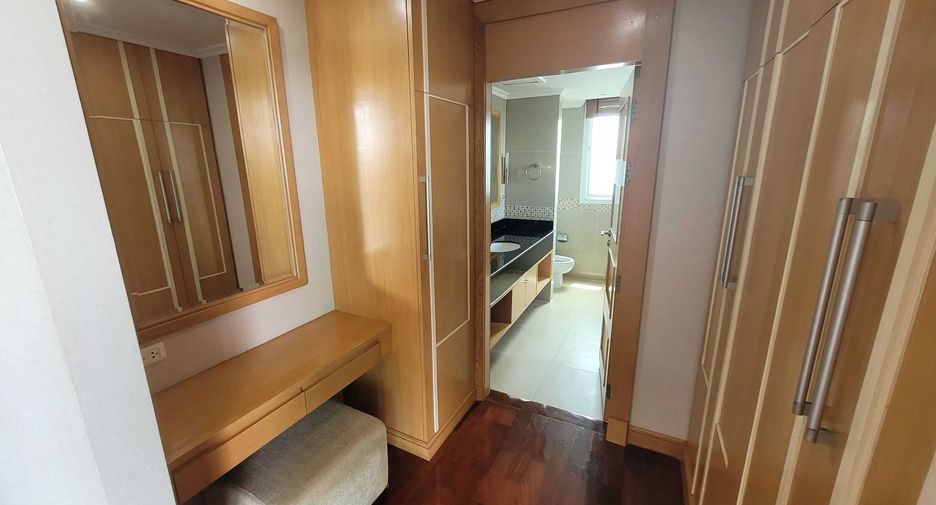 For rent 3 bedrooms condo in Watthana, Bangkok