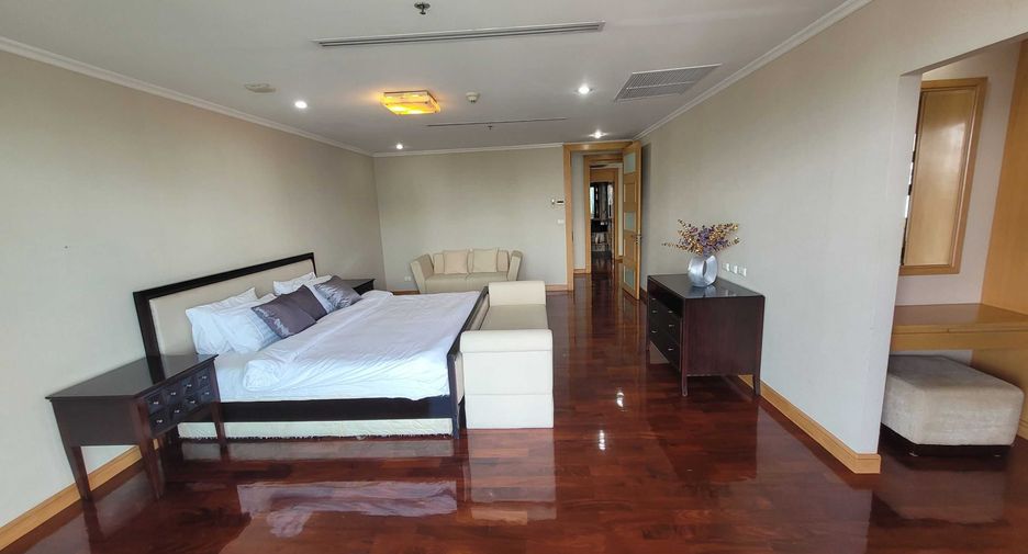 For rent 3 bedrooms condo in Watthana, Bangkok