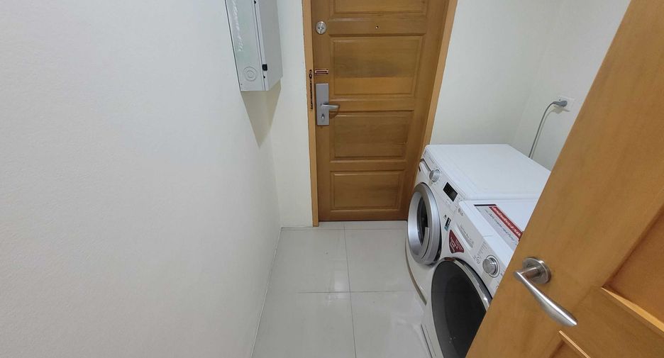 For rent 3 bedrooms condo in Watthana, Bangkok