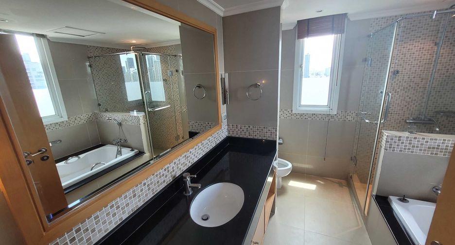 For rent 3 bedrooms condo in Watthana, Bangkok