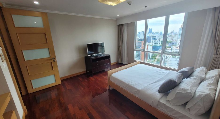 For rent 3 bedrooms condo in Watthana, Bangkok