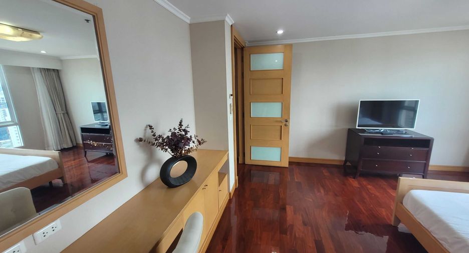 For rent 3 bedrooms condo in Watthana, Bangkok