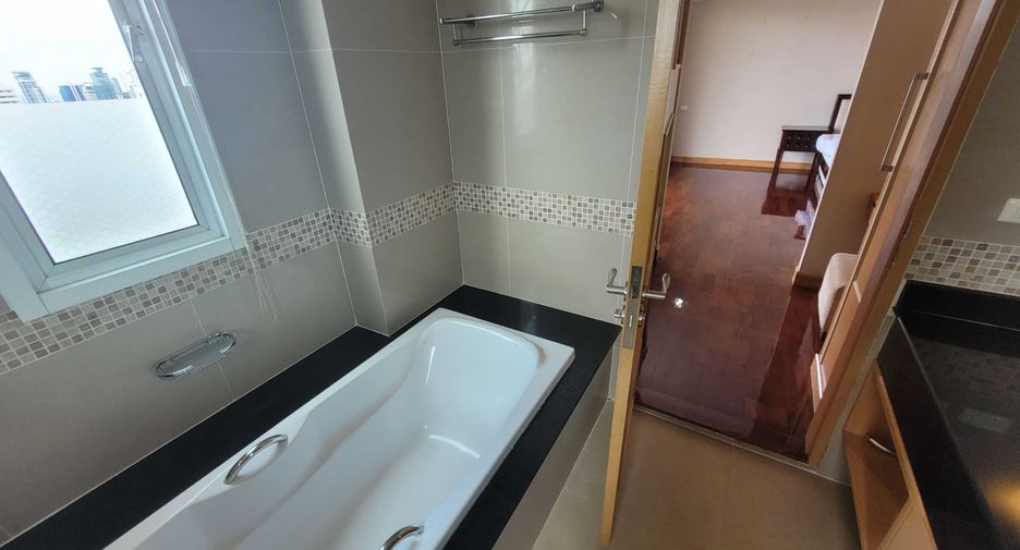 For rent 3 bedrooms condo in Watthana, Bangkok