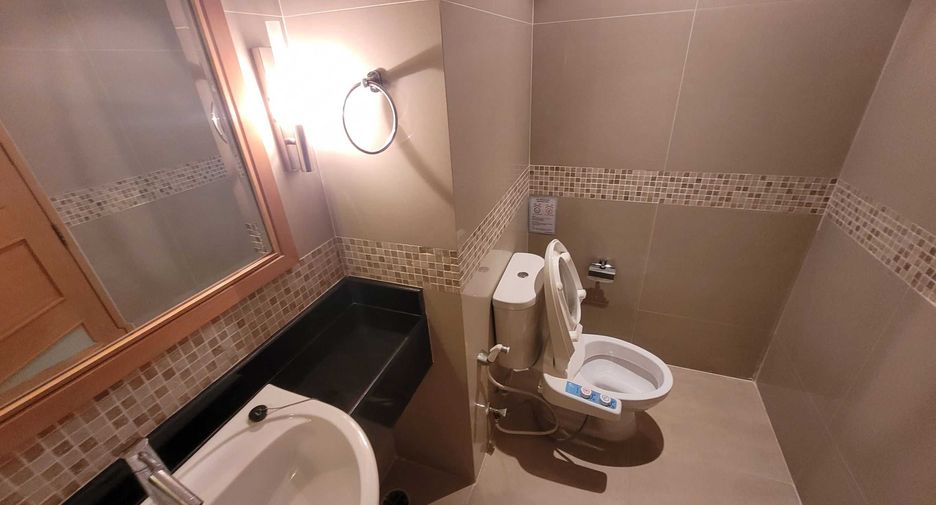 For rent 3 bedrooms condo in Watthana, Bangkok
