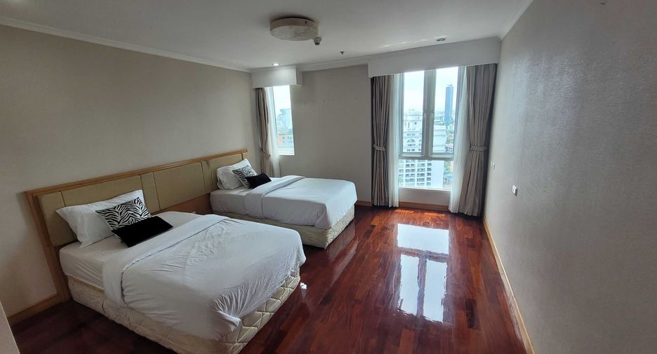 For rent 3 bedrooms condo in Watthana, Bangkok