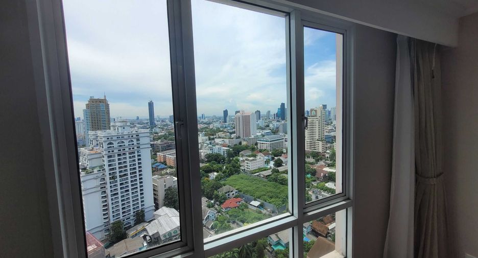 For rent 3 bedrooms condo in Watthana, Bangkok