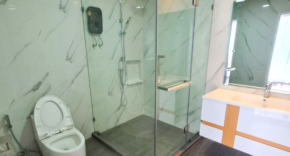 Reihenhaus zur Miete mit 3 Zimmer in Khlong Toei, Bangkok