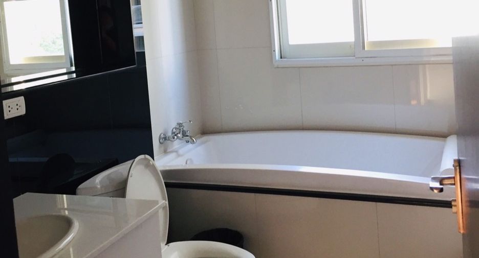 For rent and for sale 2 bedrooms condo in Pathum Wan, Bangkok