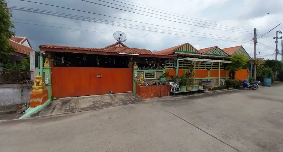 Haus zum Kauf mit 4 Zimmer in Mueang Lop Buri, Lopburi