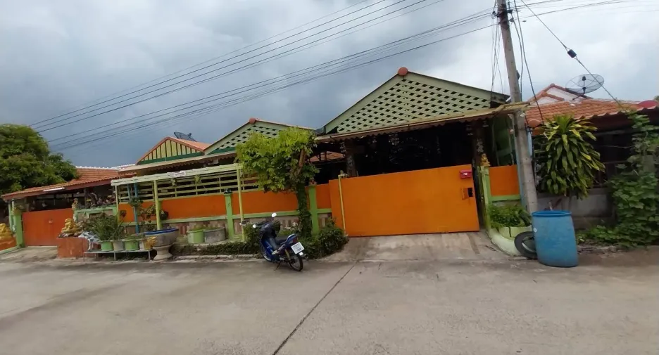 Haus zum Kauf mit 4 Zimmer in Mueang Lop Buri, Lopburi