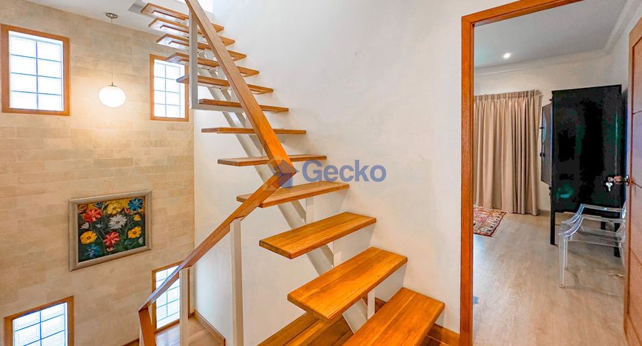 For sale 5 bedrooms house in Pratumnak, Pattaya