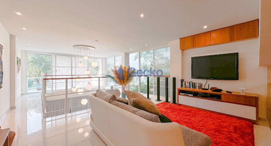 For sale 5 bedrooms house in Pratumnak, Pattaya