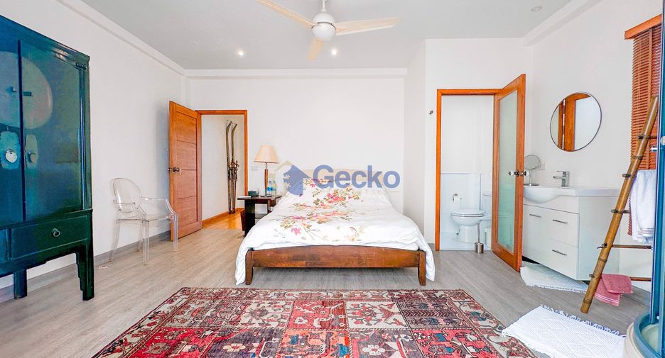 For sale 5 bedrooms house in Pratumnak, Pattaya