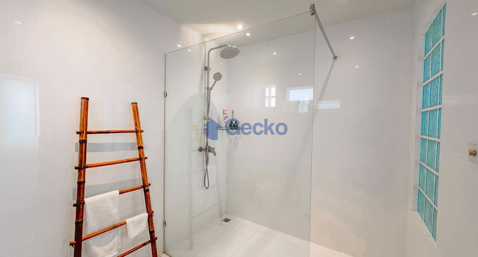 For sale 5 bedrooms house in Pratumnak, Pattaya
