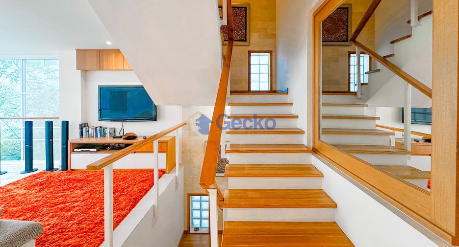 For sale 5 bedrooms house in Pratumnak, Pattaya