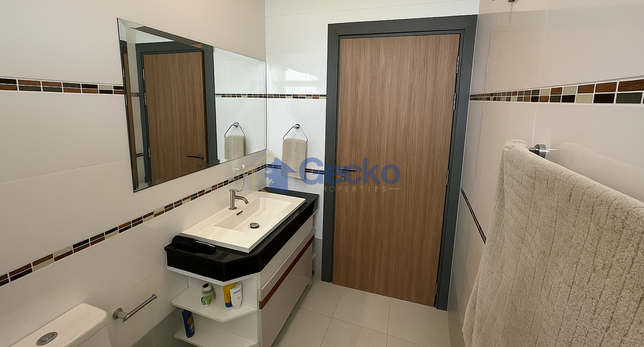 For sale 4 bedrooms house in East Pattaya, Pattaya