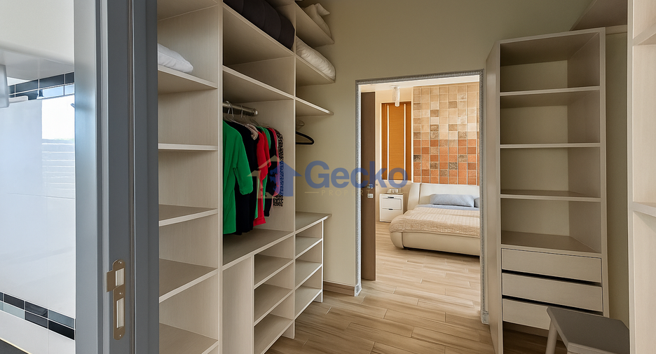 For sale 4 bedrooms house in East Pattaya, Pattaya