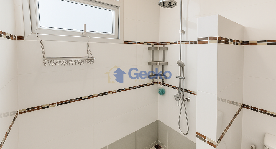 For sale 4 bedrooms house in East Pattaya, Pattaya