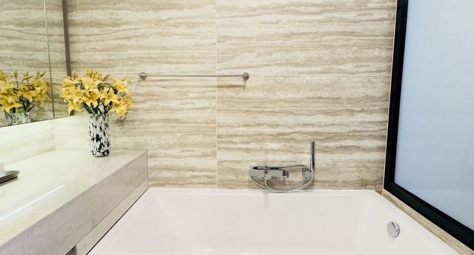 For sale 2 bedrooms condo in Khlong Toei, Bangkok