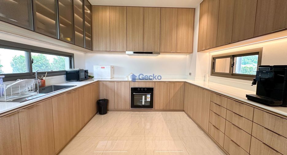 For rent 4 bedrooms house in East Pattaya, Pattaya